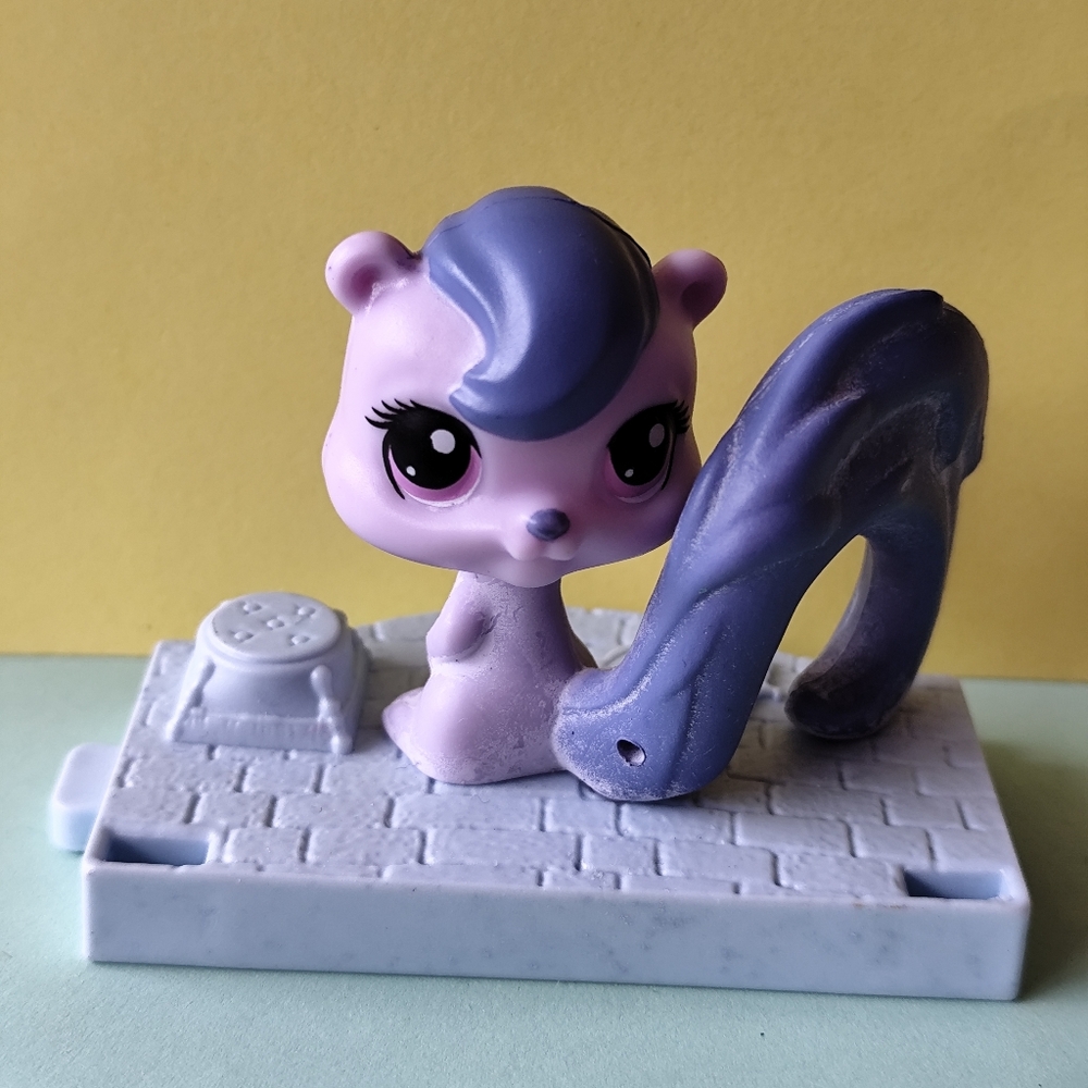 3/$20💗2015 LPS McDonald's Happy Meal Toy Squirrel Carla Figure Figurine